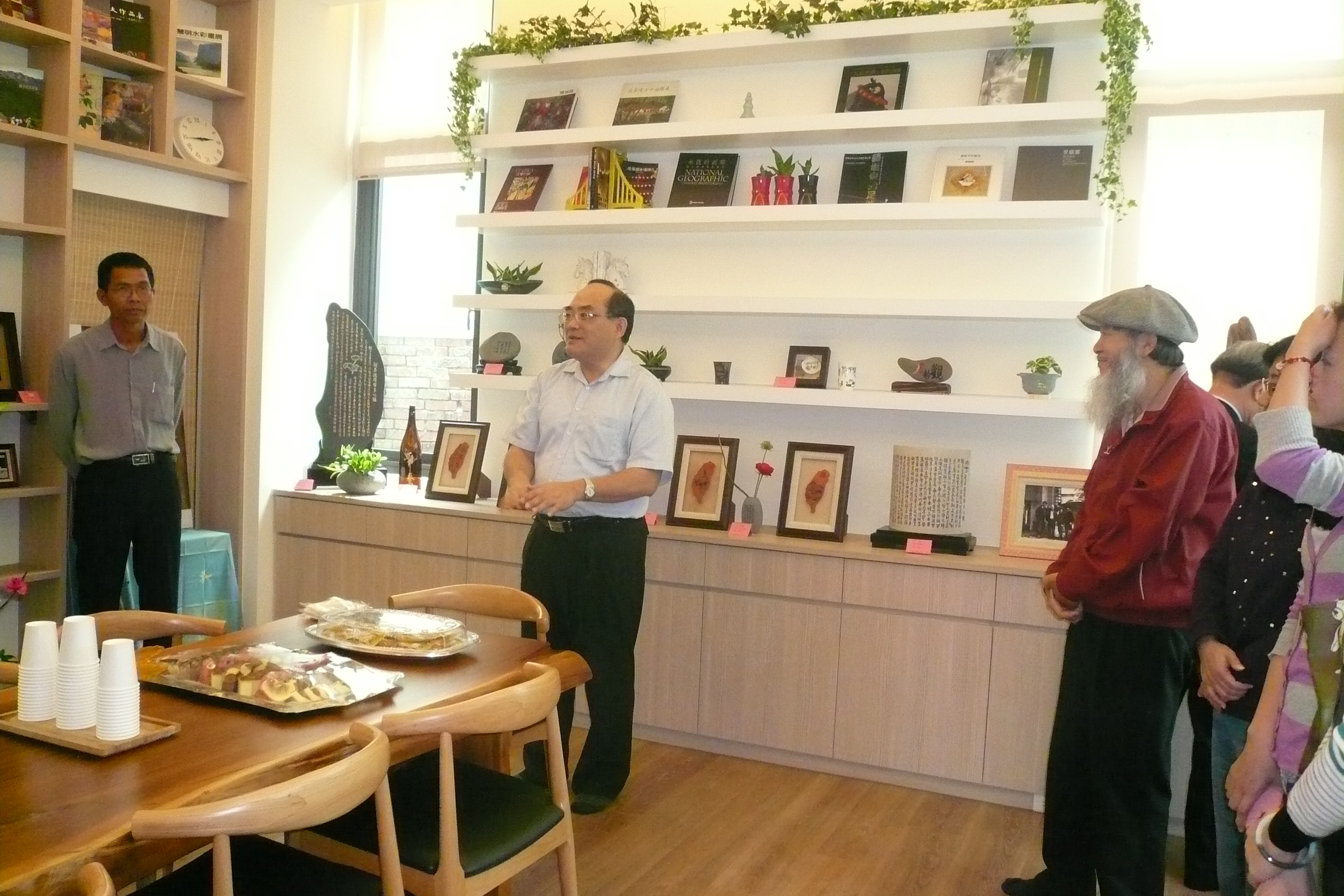 圖2：張鴻銘館長（中）受邀致詞之一