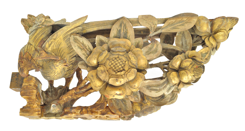 圖2:金雞茶花 / 建築構件：插角 / 技法：透雕、安金箔