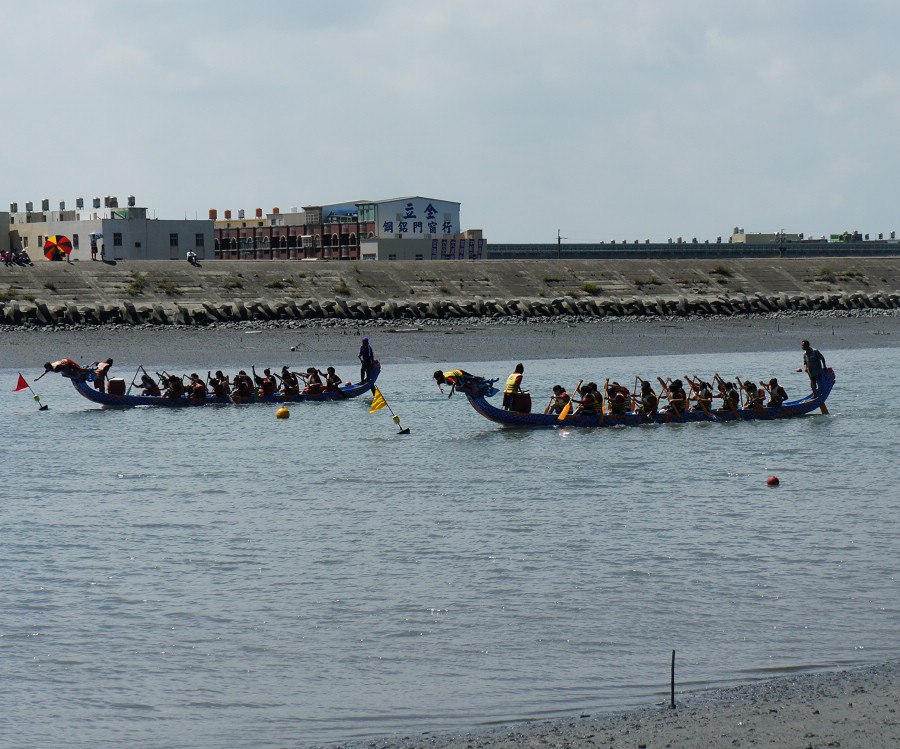 划龍舟（黃淑惠攝）