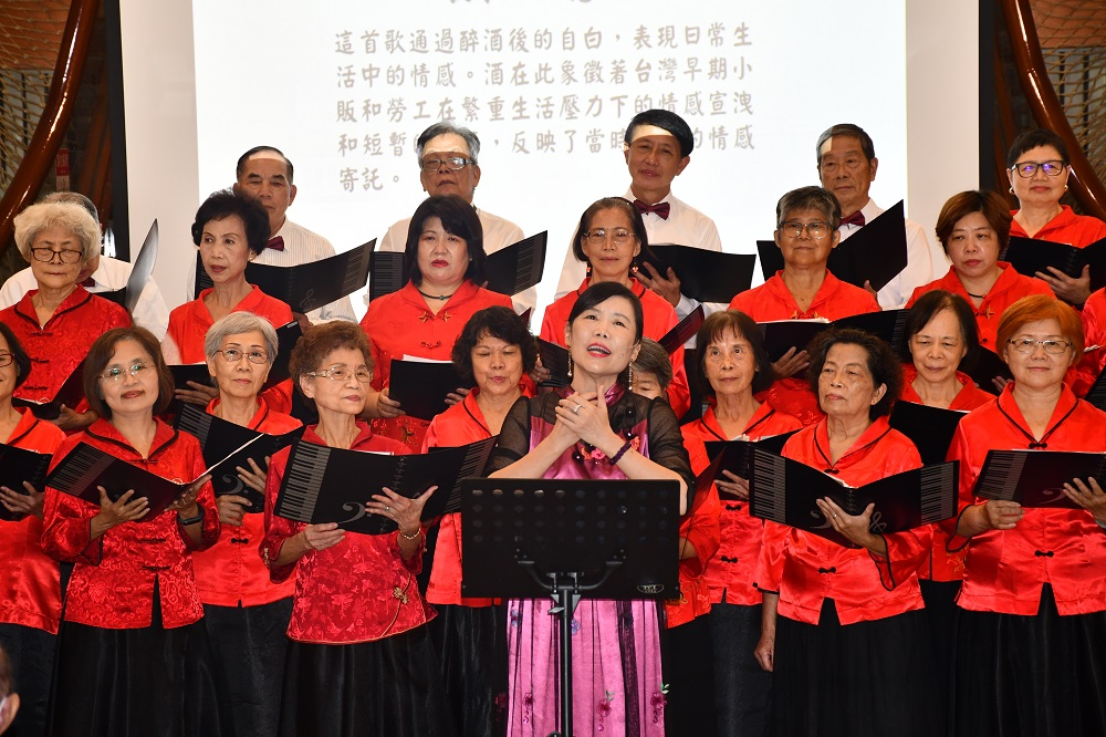 圖1：臺中市阿罩霧紅樓愛樂合唱團開場表演