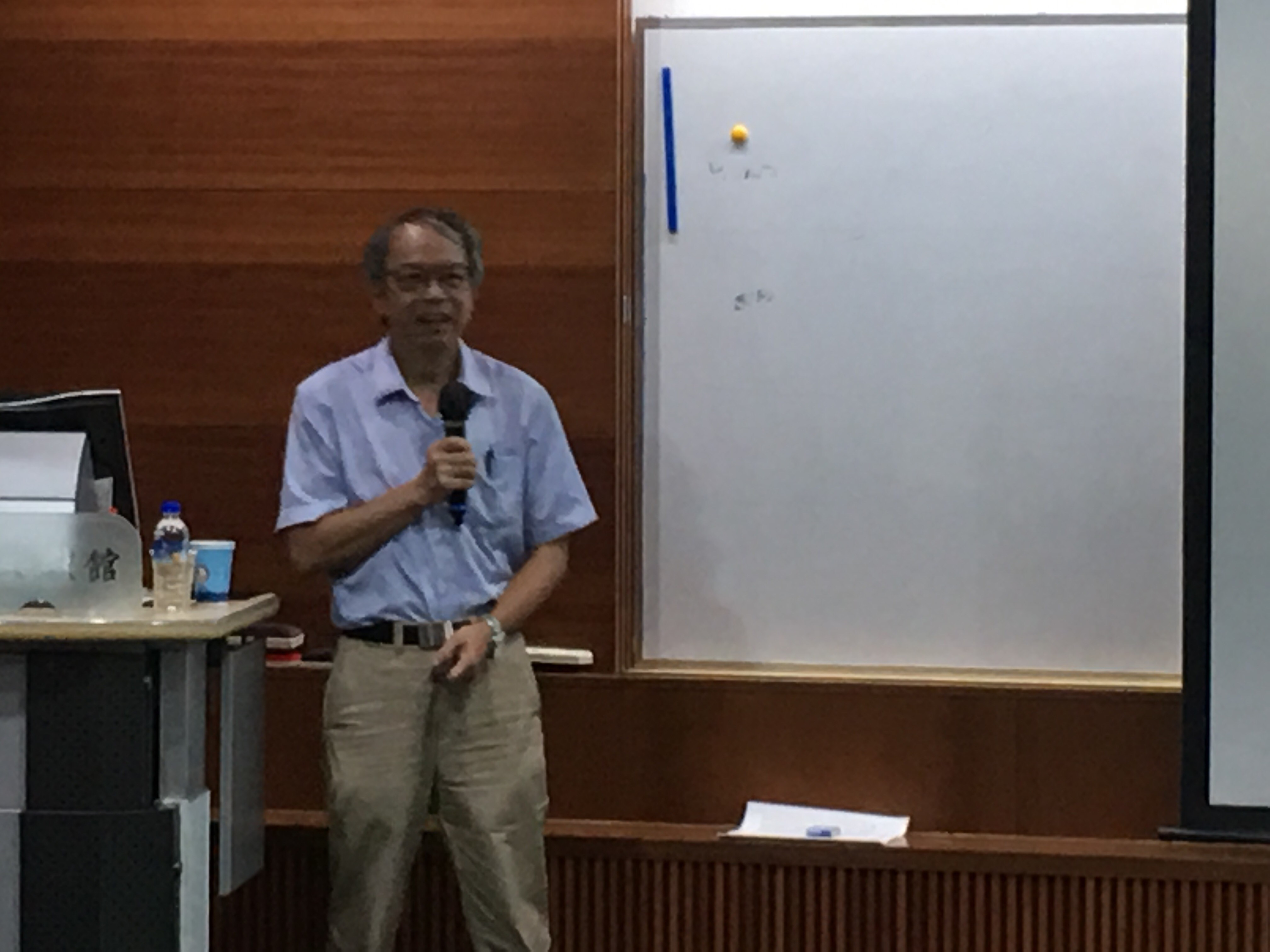 圖2：韋煙灶老師演講