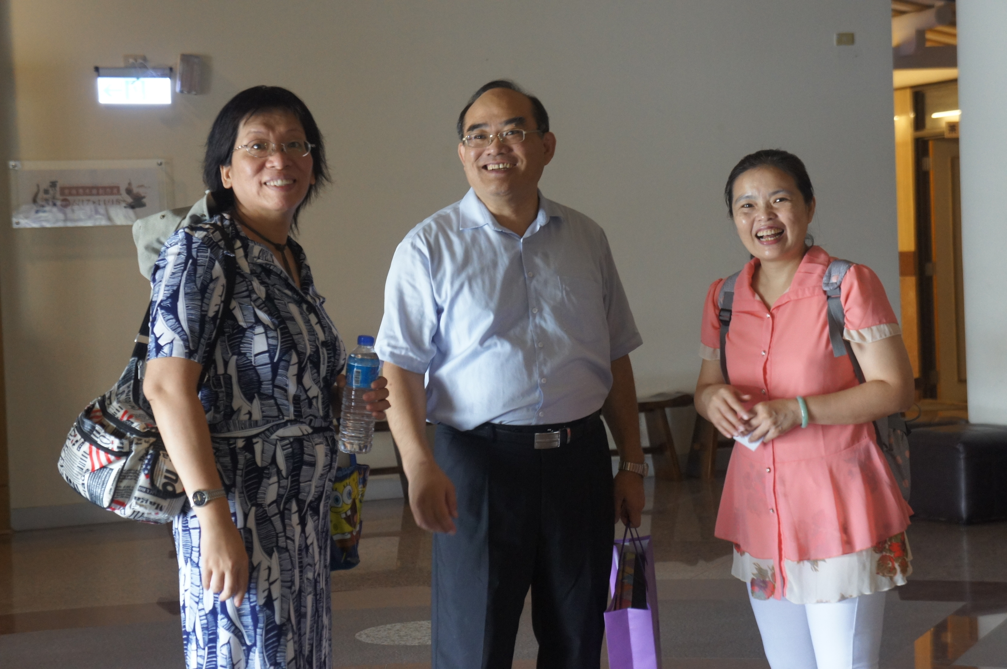 圖1：張鴻銘館長(中)與臺中市政府參觀人員合影