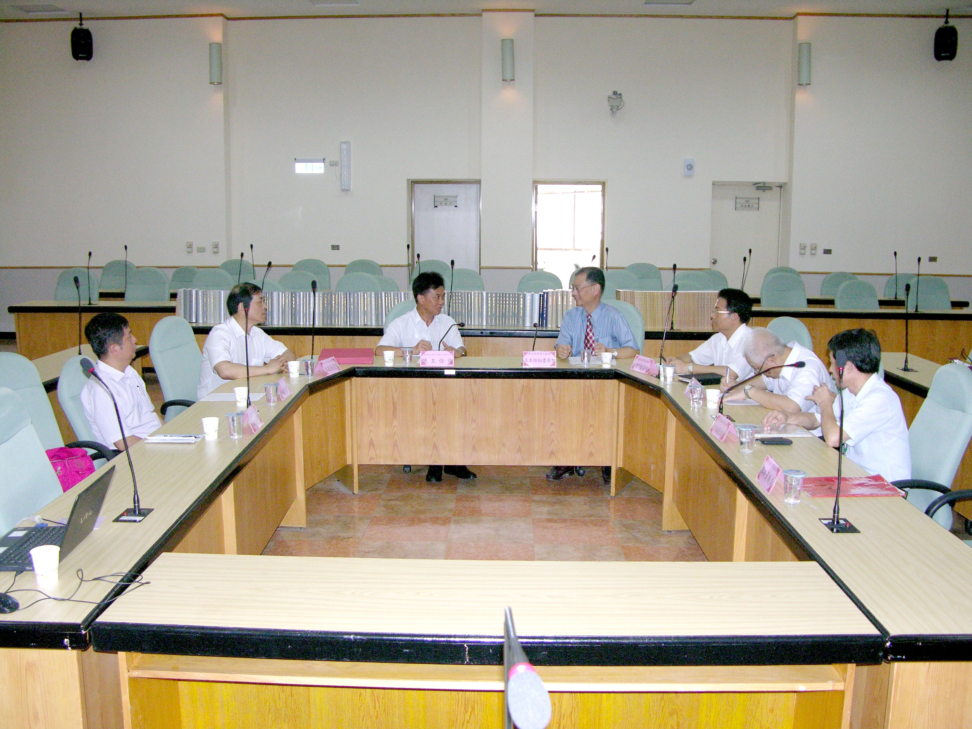 圖2.本館與大陸廣東省地方志辦公室貴賓交流座談