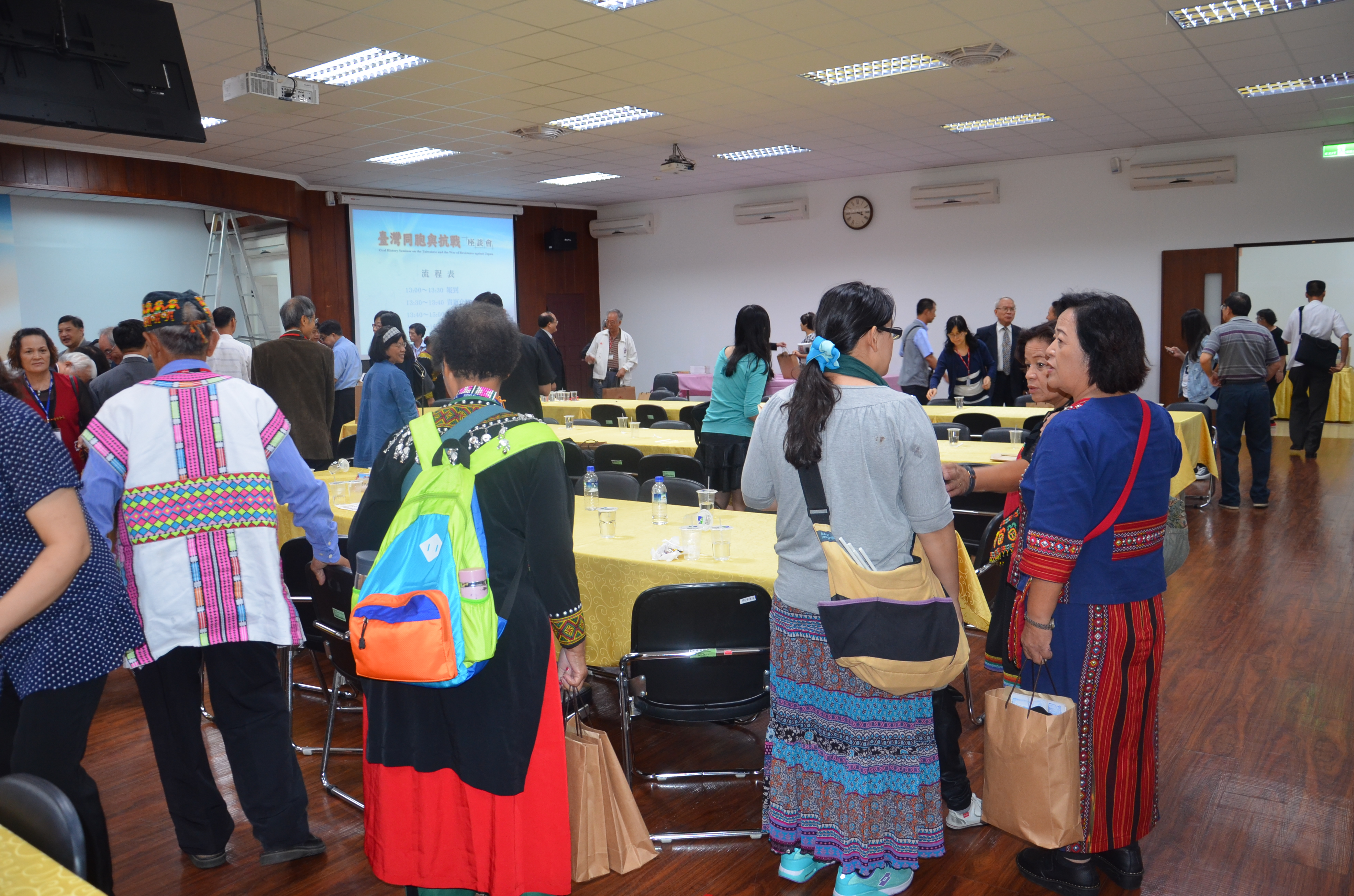 圖16：座談來賓會後交流