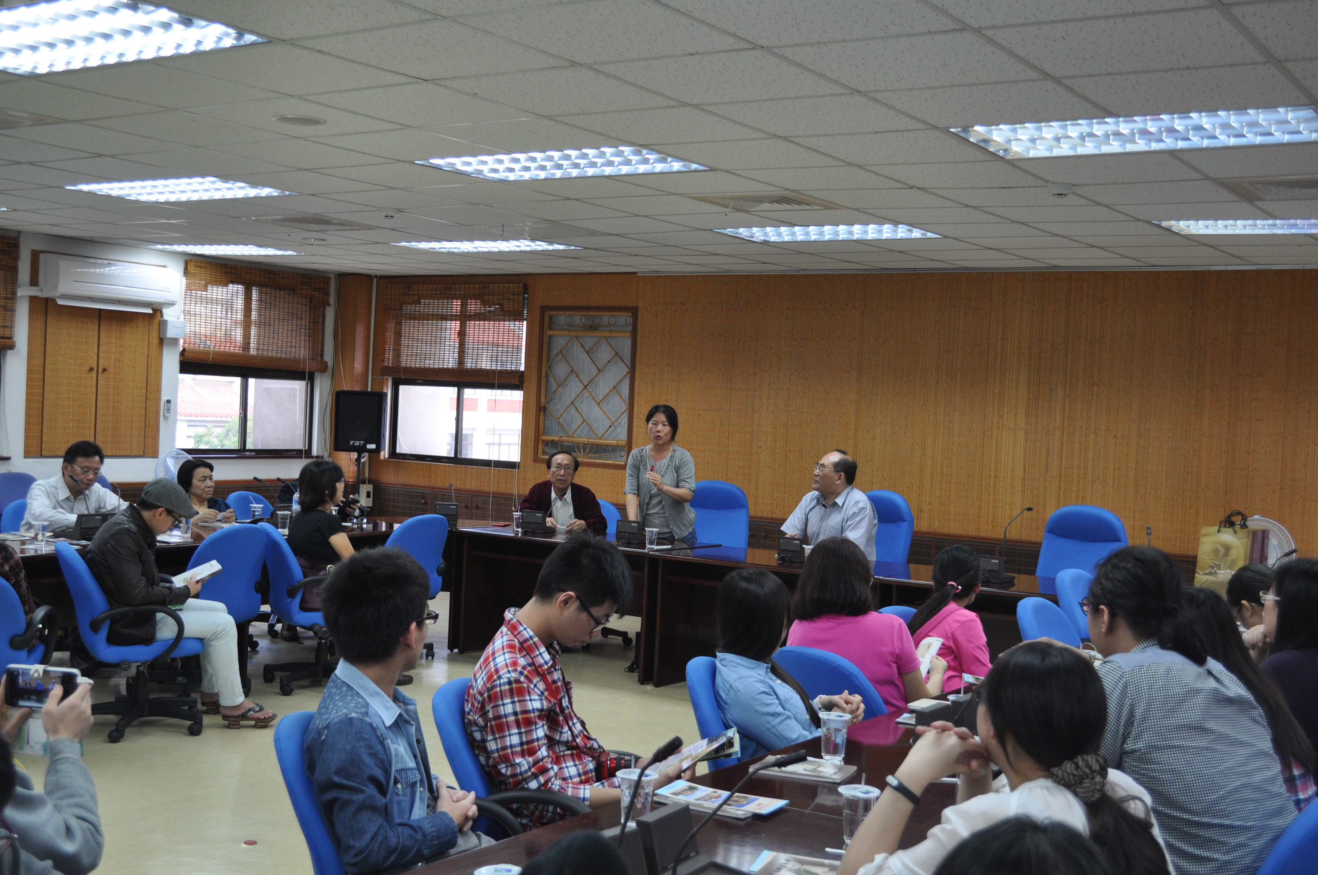 圖6：本館與參訪團進行意見交流