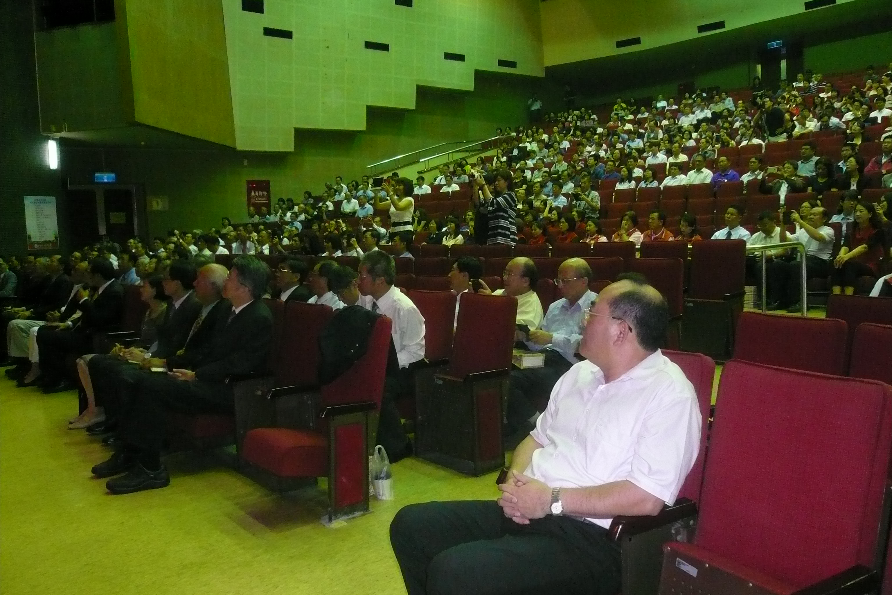 圖1：張鴻銘館長（右）參加水利署新任王瑞德署長交接就職佈達觀禮