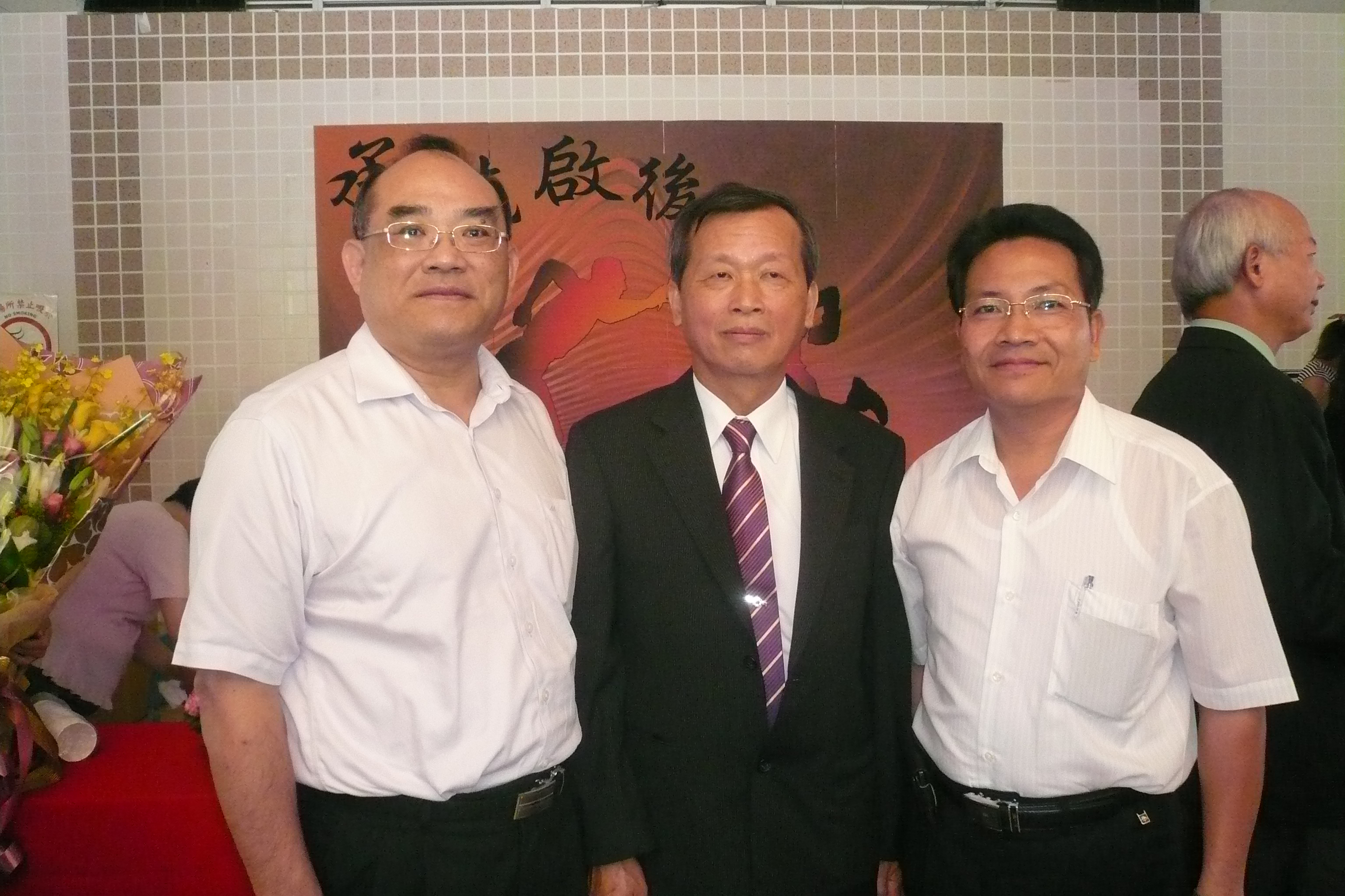 圖2:張鴻銘館長（左）與水利署新任王瑞德署長（中）合影，右為林明洲專門委員