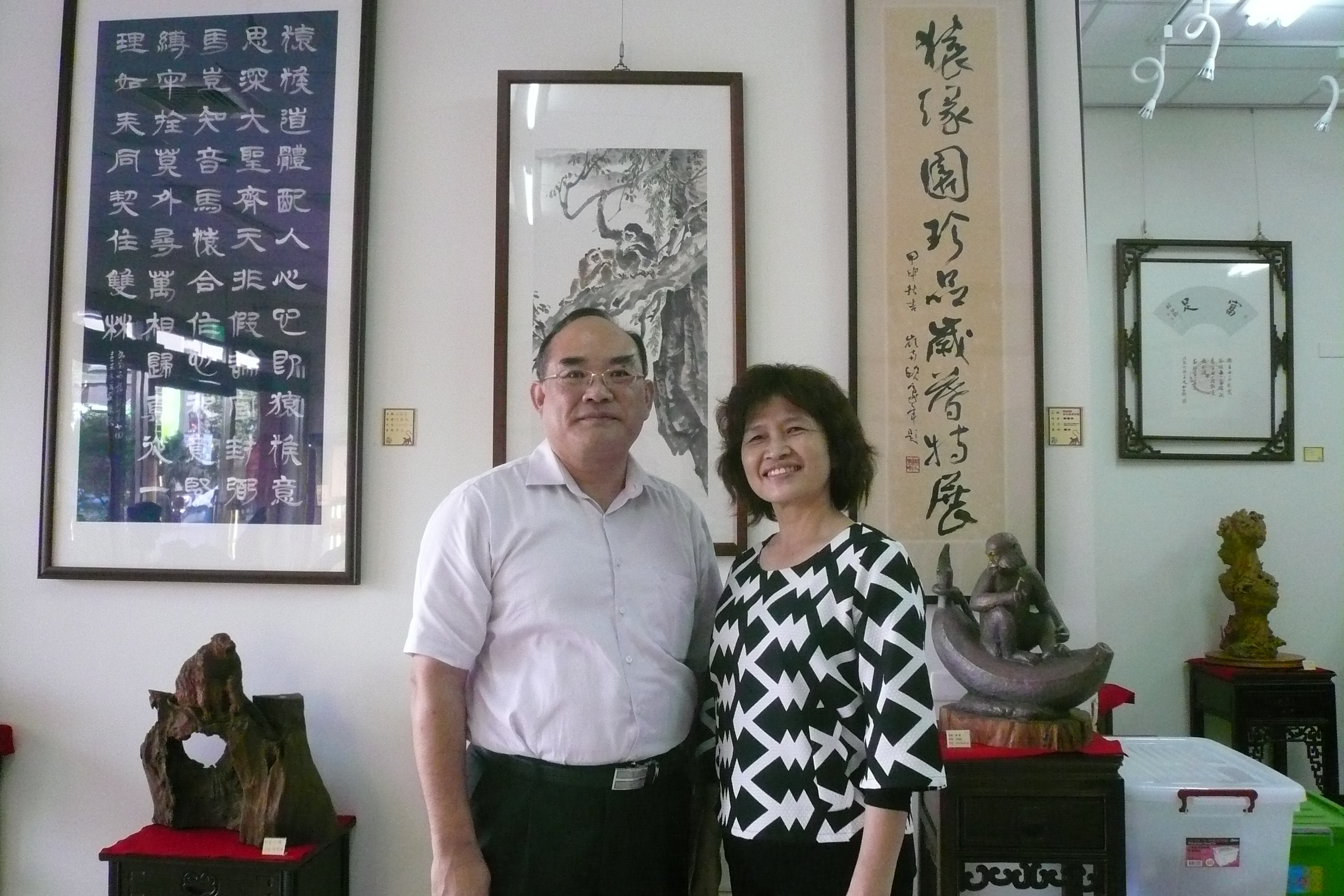 圖3：張鴻銘館長（左）猿緣園藝術館施碧玉副館長（右）