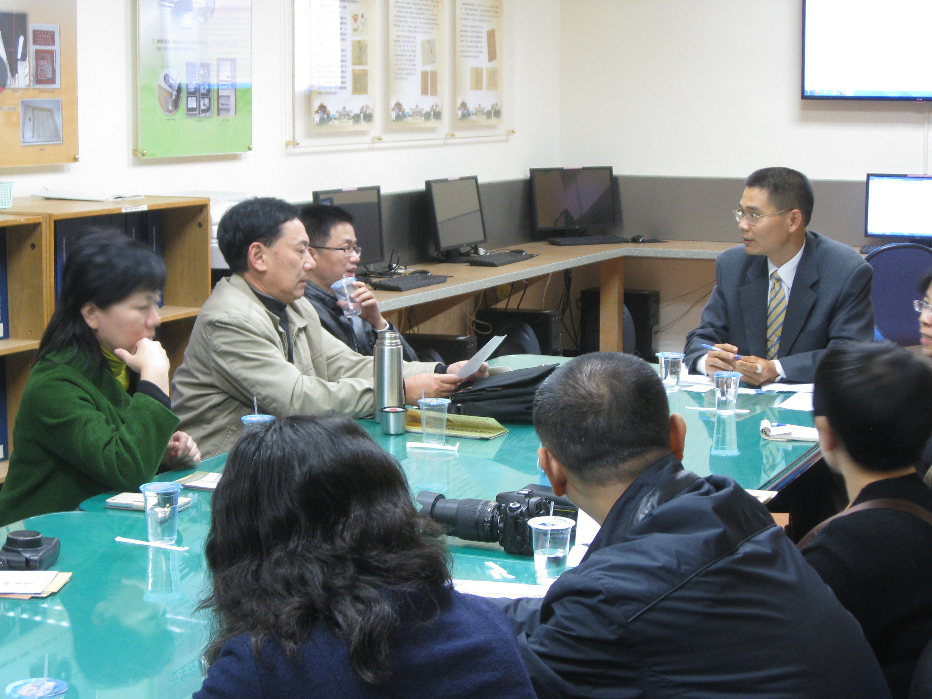 圖3.館方與參訪團交流情形