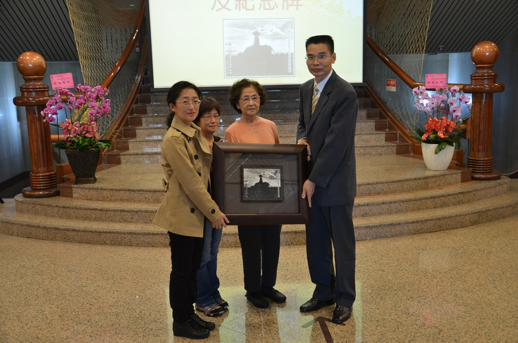 圖3：本館頒贈紀念牌