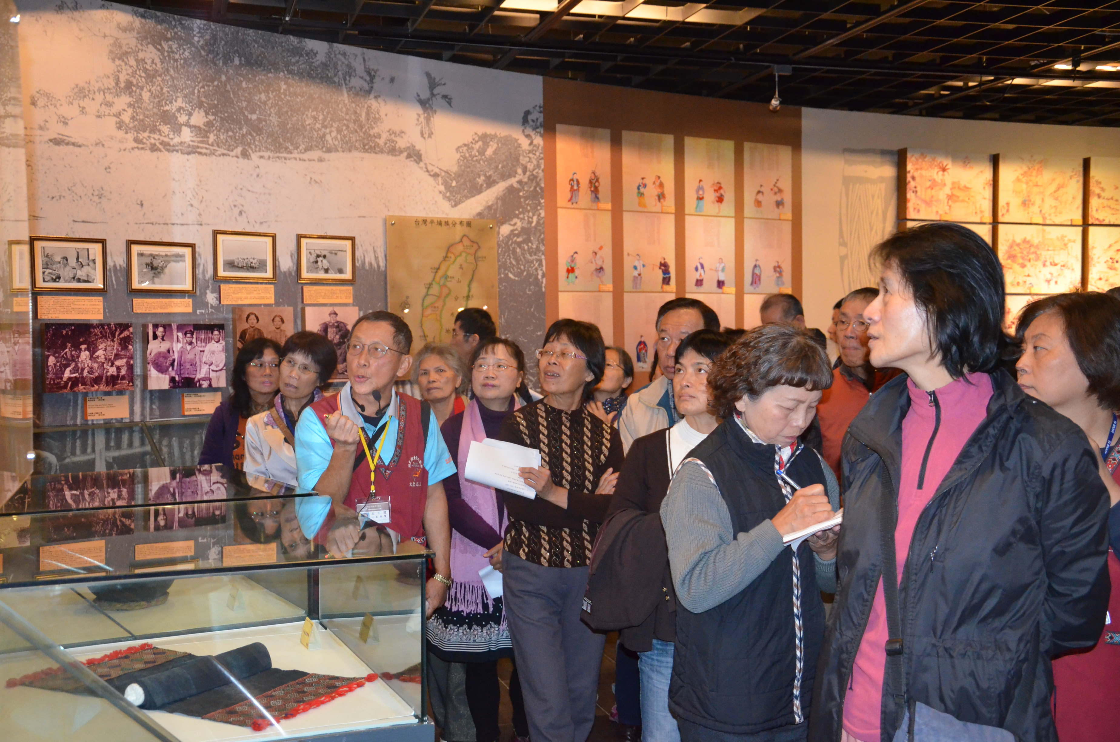 圖3：莊信賢老師講授臺灣原住民等內容