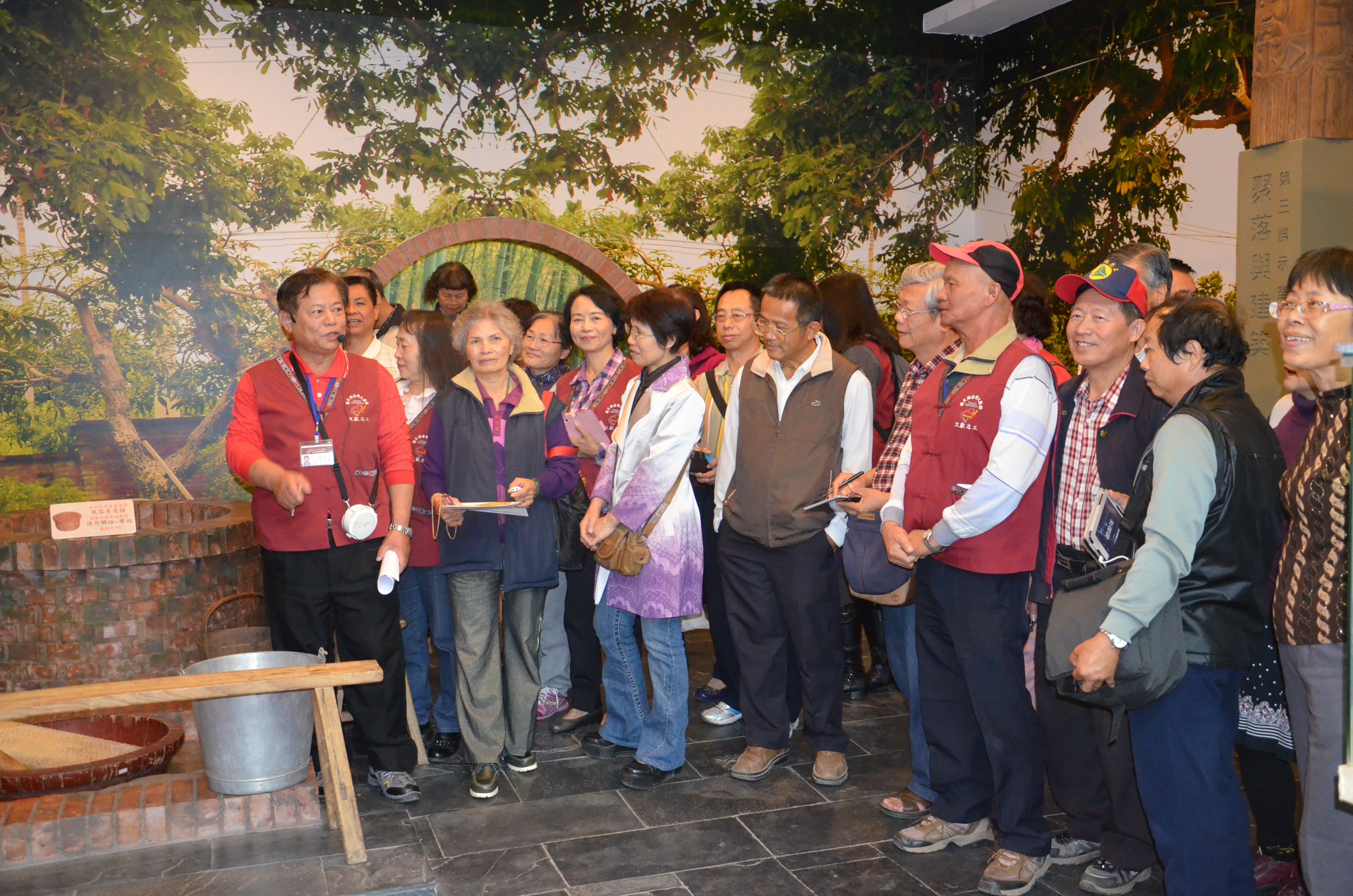 圖5：王洽溢老師講授臺灣民間信仰及生命禮俗等內容