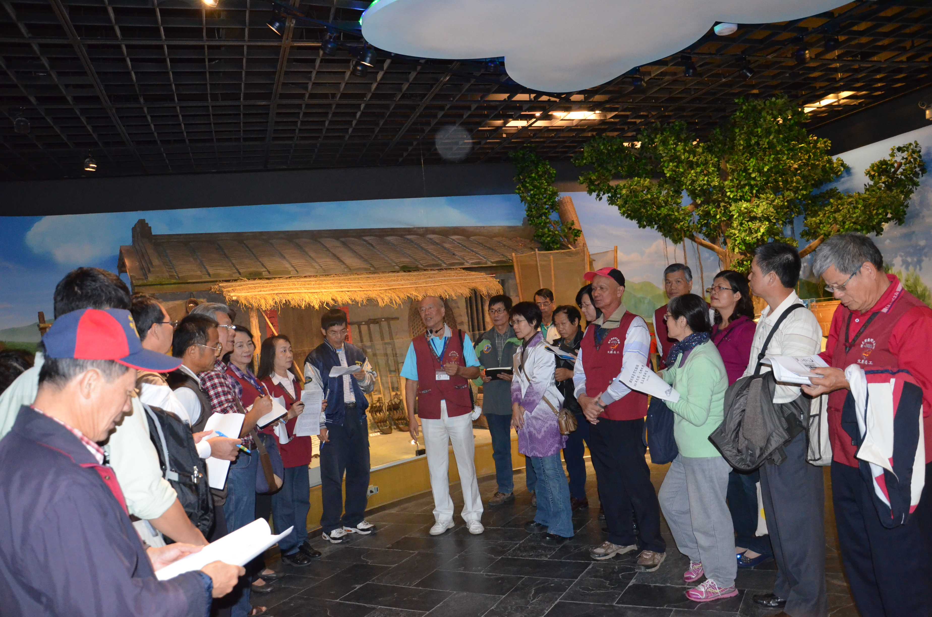 圖4：洪如煙老師講授農村特色等內容