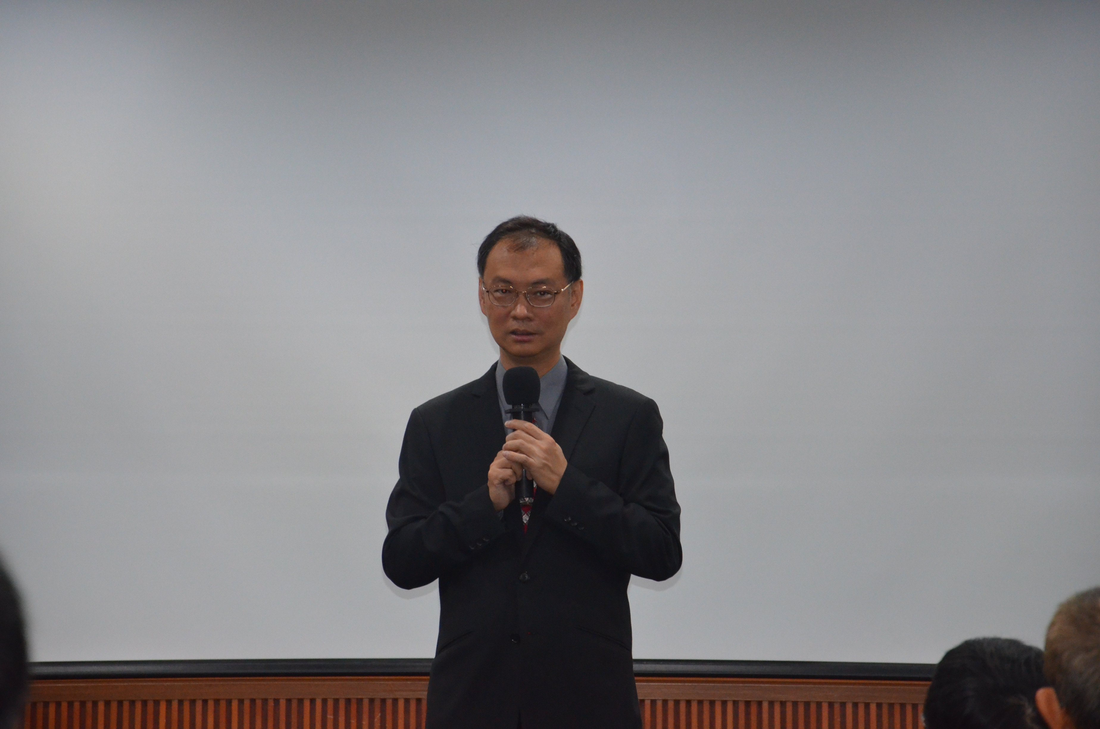 圖1：王希智主任秘書致詞鼓勵志工