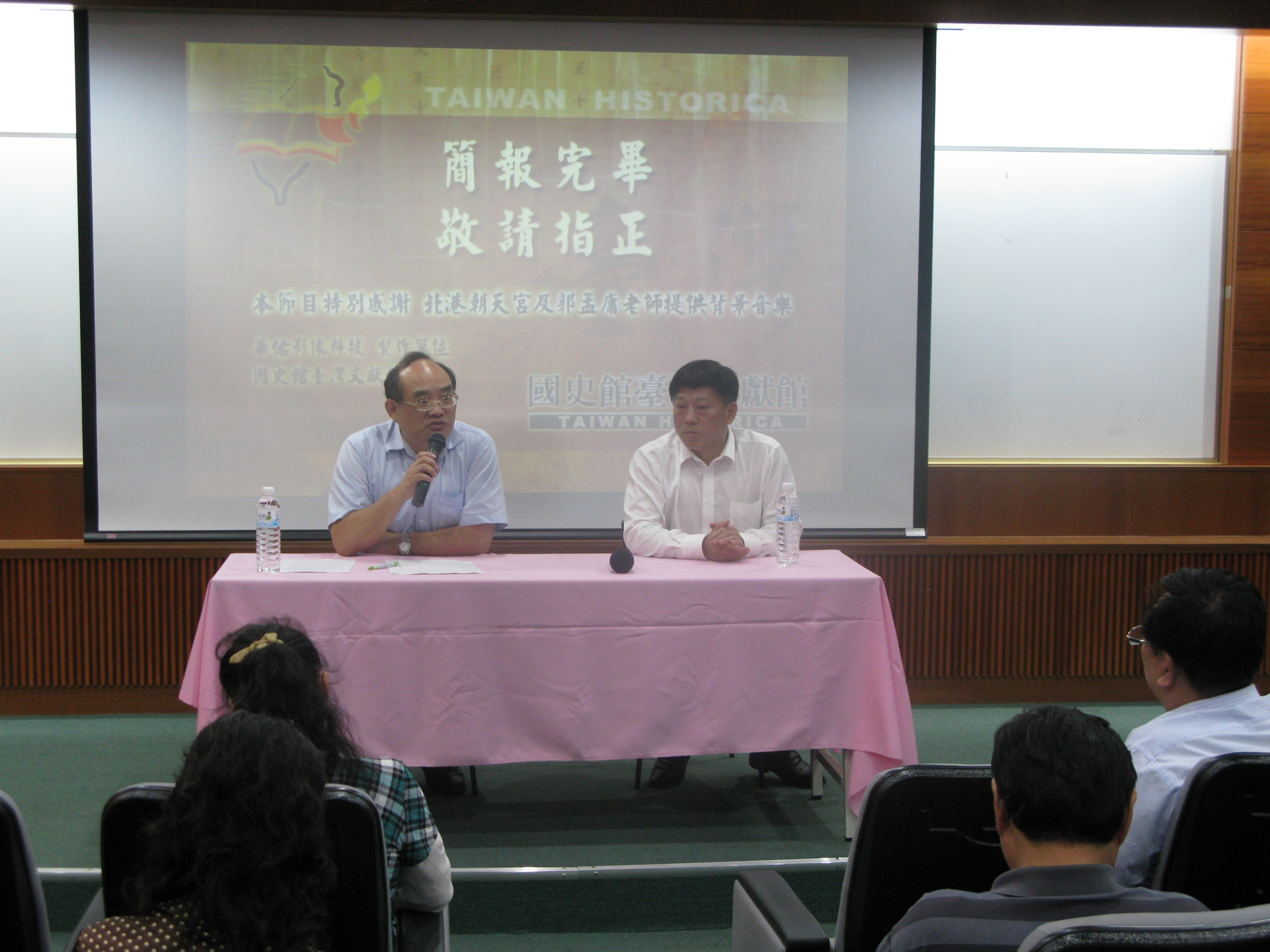 圖二、本館張鴻銘館長補充說明簡介影片內容