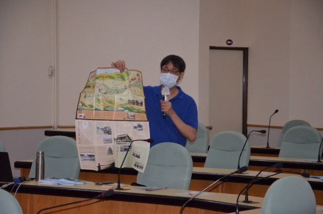 圖2：洪健榮教授演講