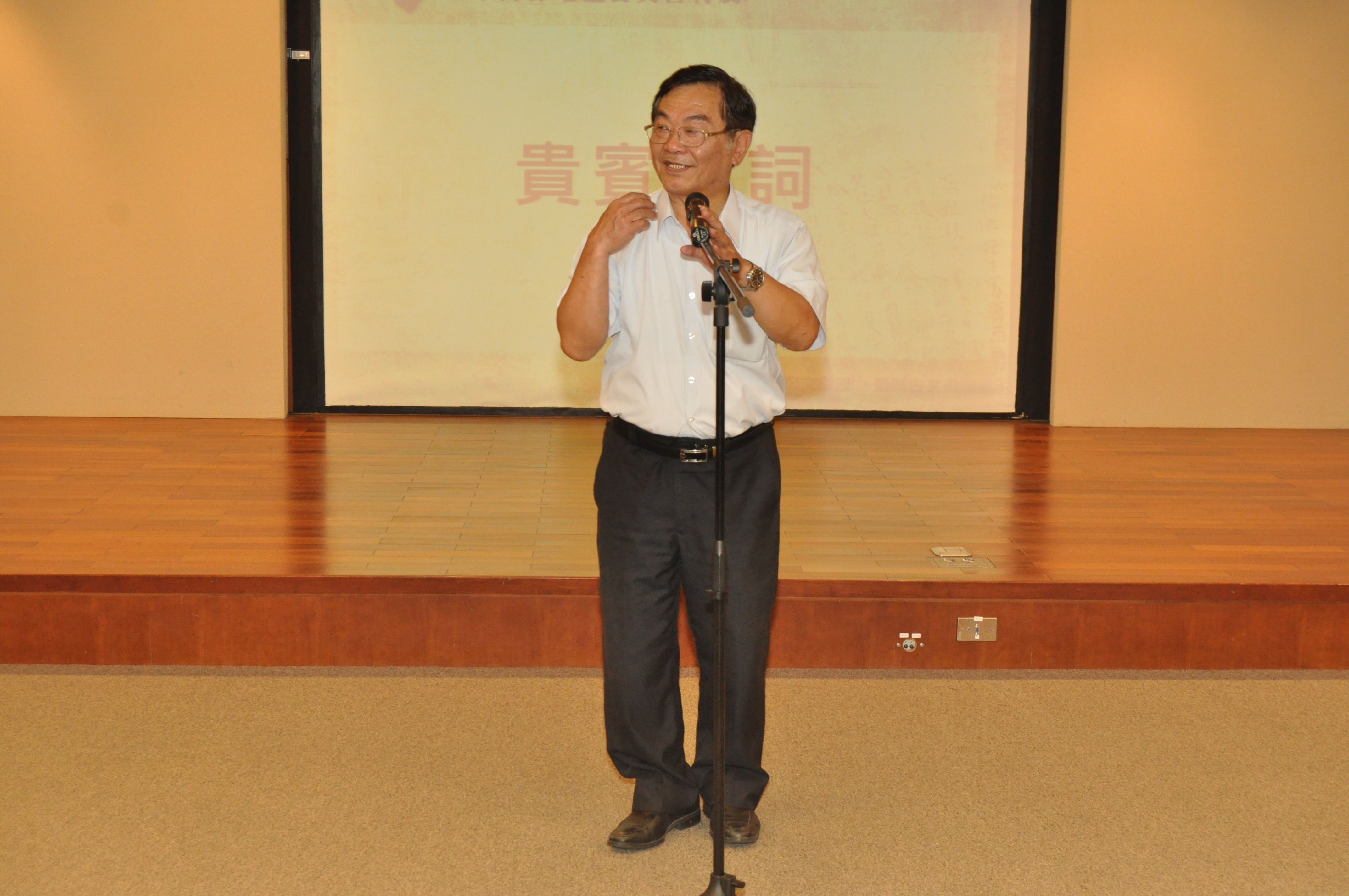 圖2：臺灣省政府教文及資料組黃啟修組長分享收藏心得