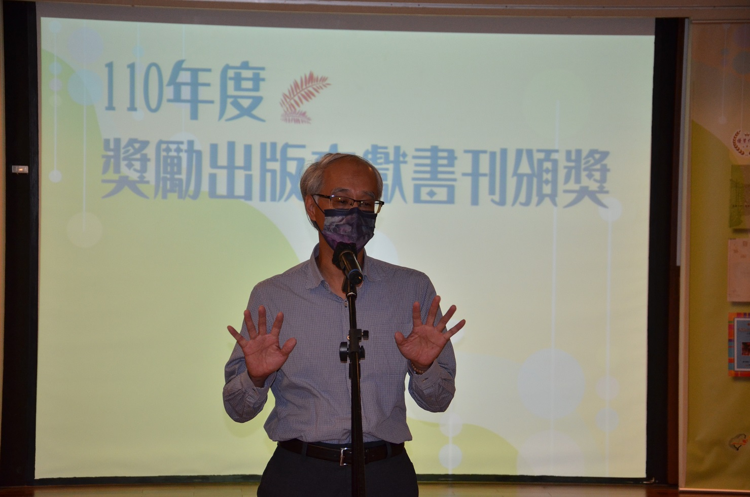 圖13：得獎代表-金門縣文化局許正芳局長發表得獎感言