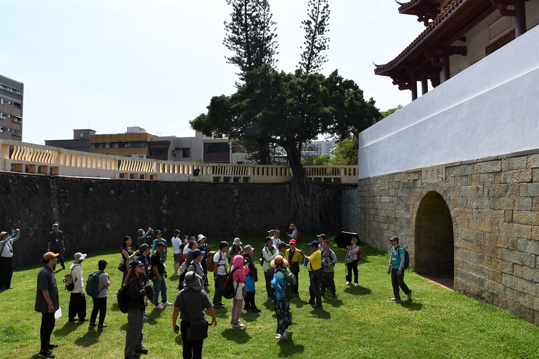 圖14：臺灣府城大南門參訪