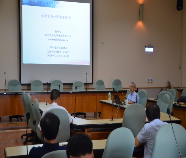 圖2：張維安教授演講