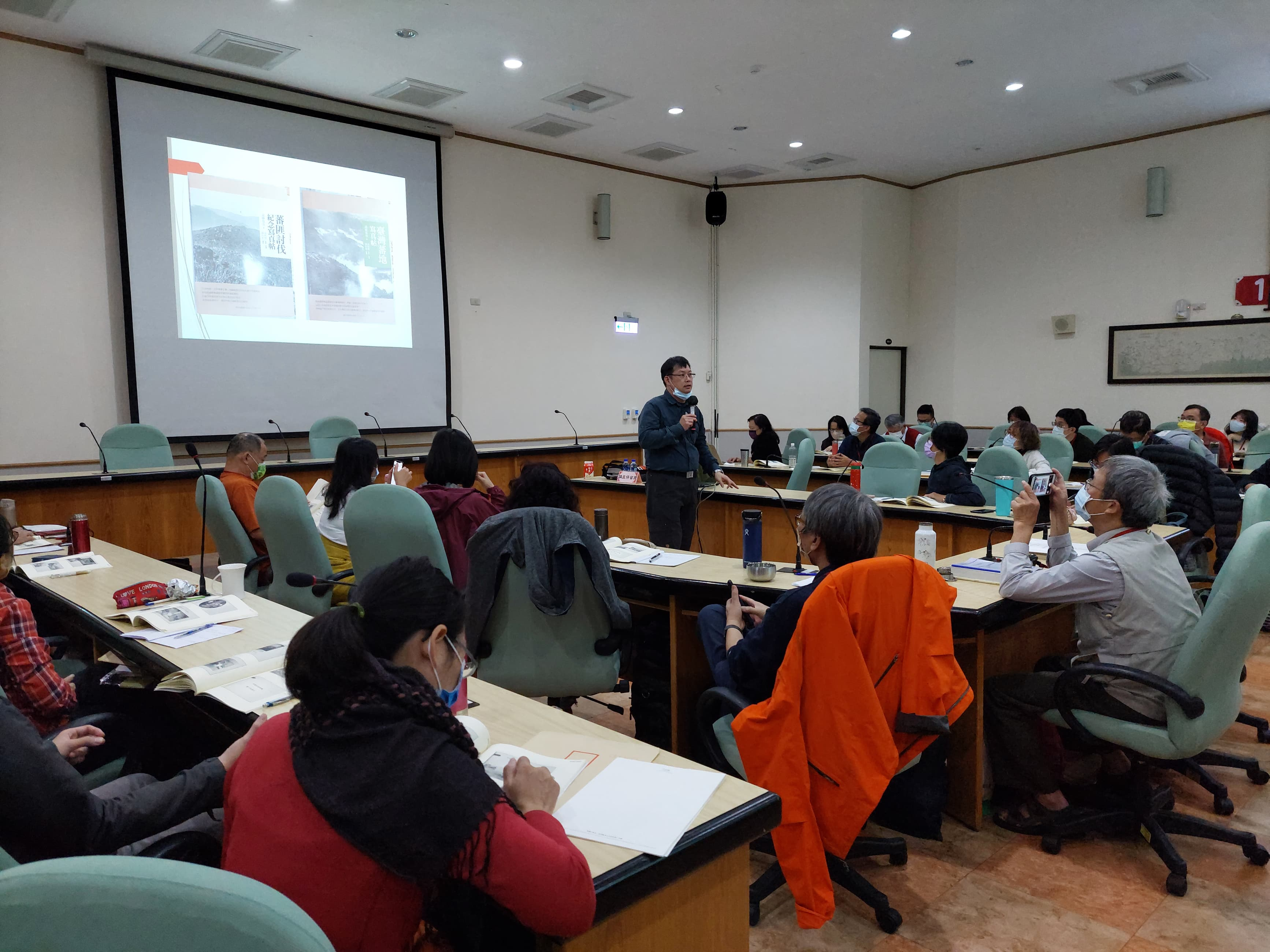 圖5：鄭安睎老師主講「歷史圖像中的臺灣原住民史」