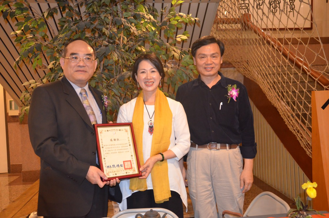 圖9：南投縣文化資產學會提供茶席以供來賓品茗之1