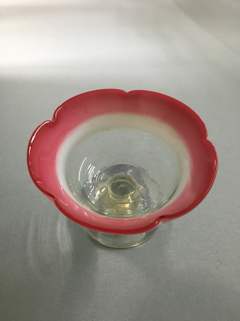 圖2：冰碗花瓣形撇口和色澤