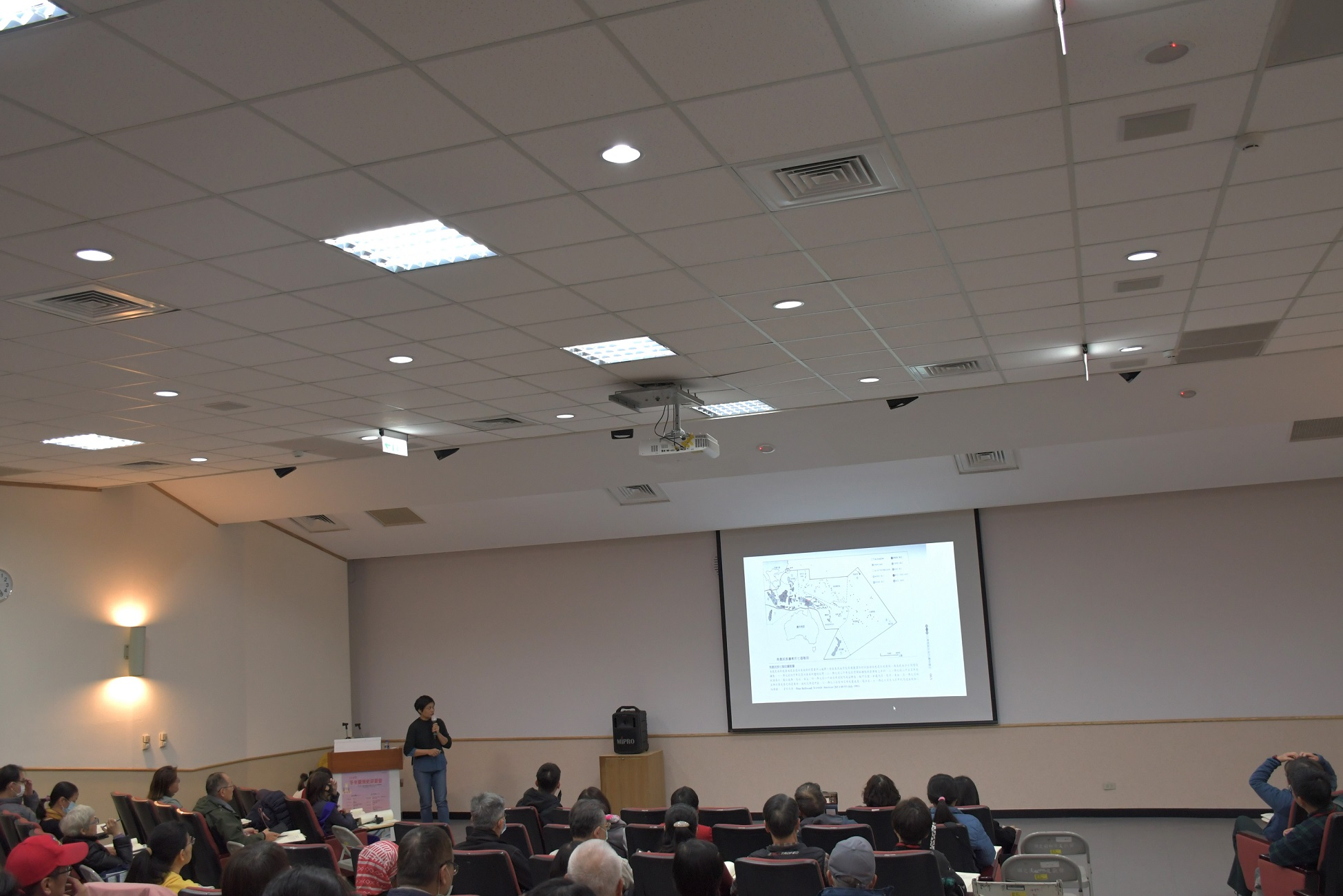 圖5：陳玉苹老師主講「原運後的部落發展：從實踐到認同」