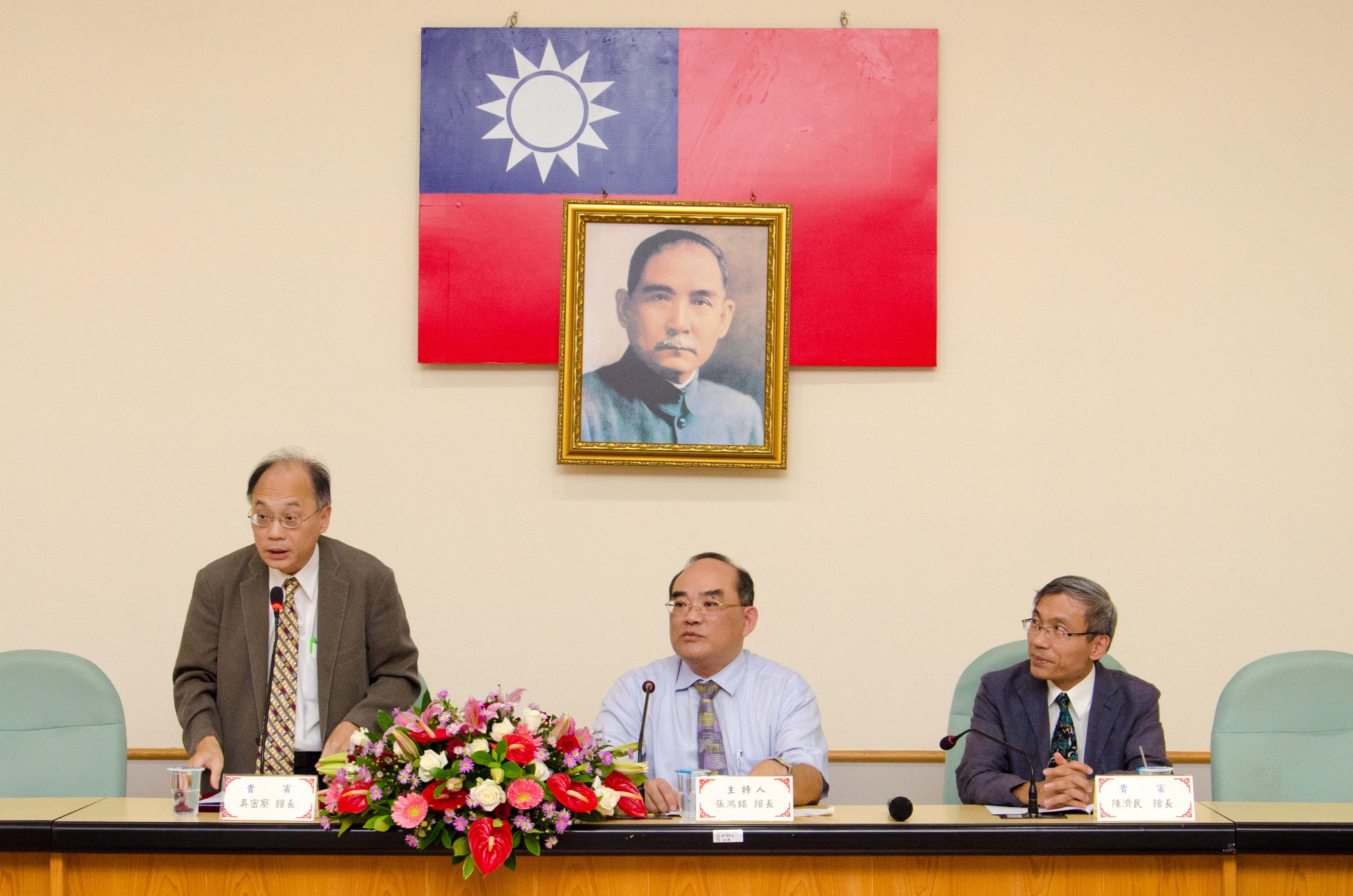 圖3：貴賓致詞：國史館吳密察館長（左）