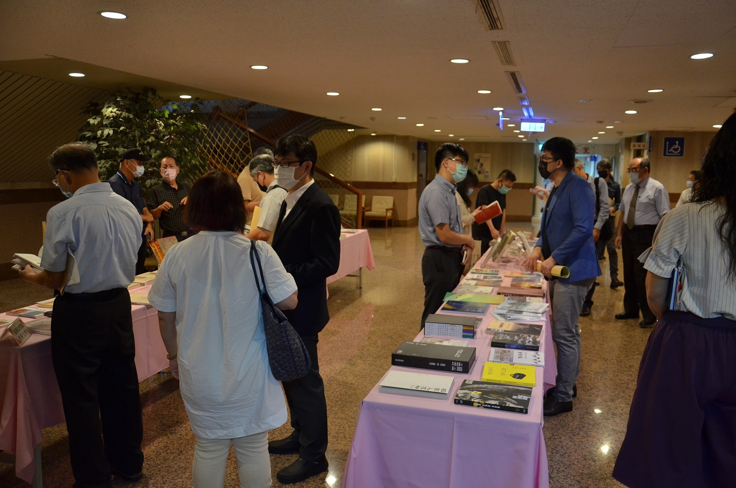 圖19：得獎書刊展示