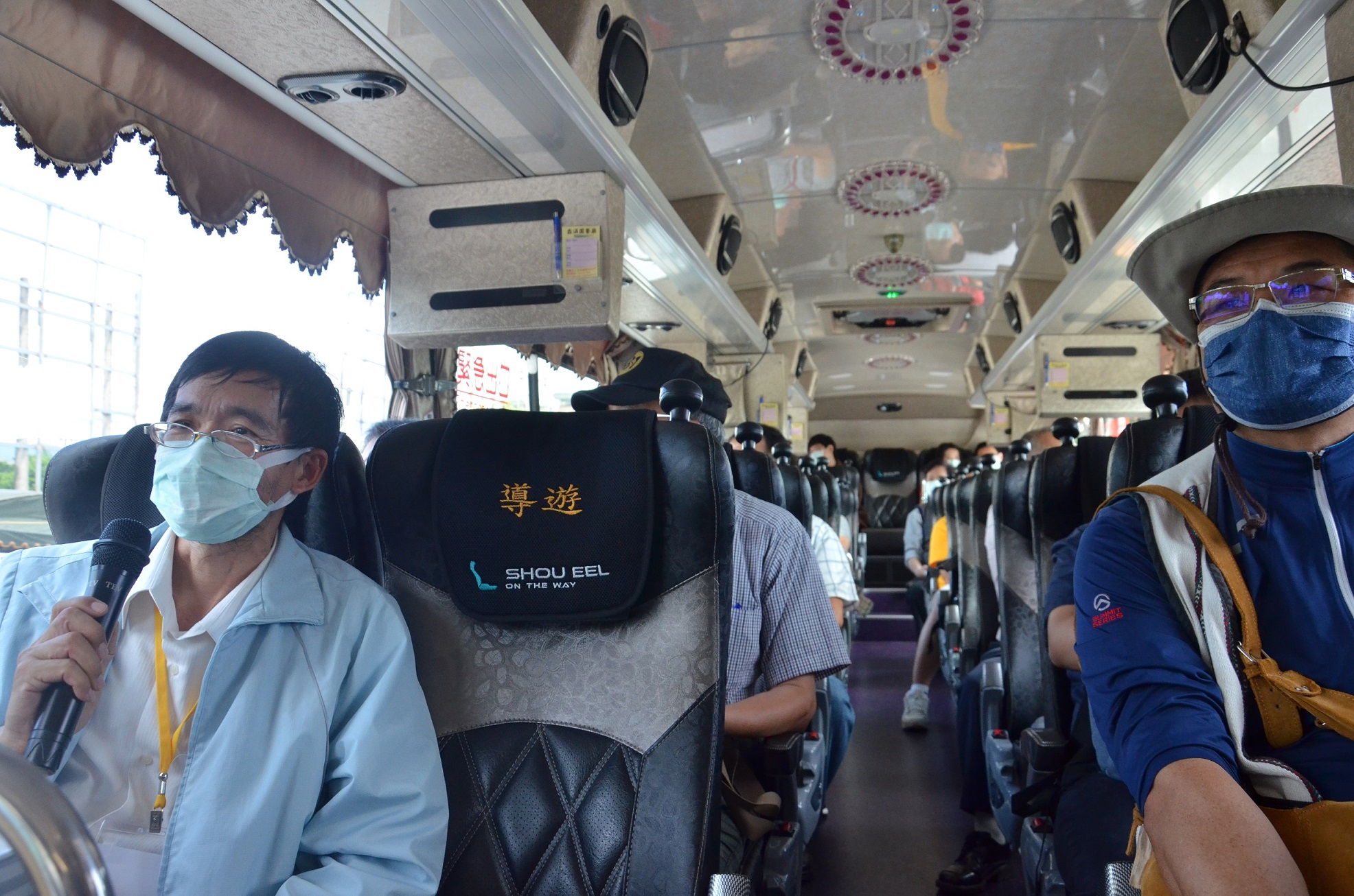 圖13：遊覽車內蘇全正助理教授沿路解說