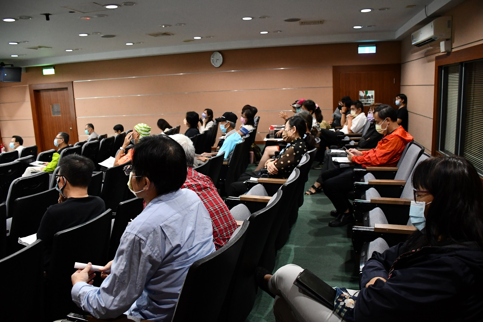 圖4：董恕明老師演講實況3