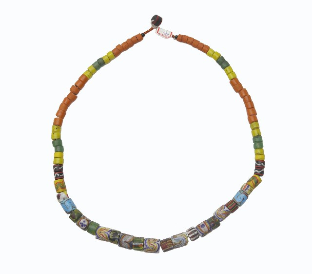 圖1：排灣族單串多彩琉璃珠項鍊1（本館館藏，登錄號：19970011422）
