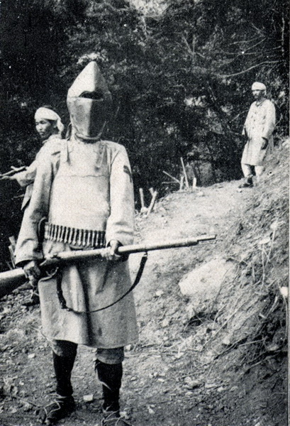 身著特製防彈器具的日本士兵