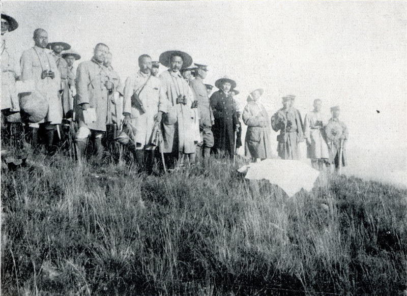 佐久間總督等人於合歡山頂合照留念