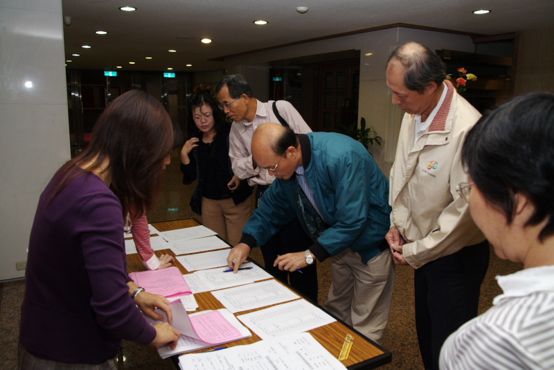 學員們簽到入場