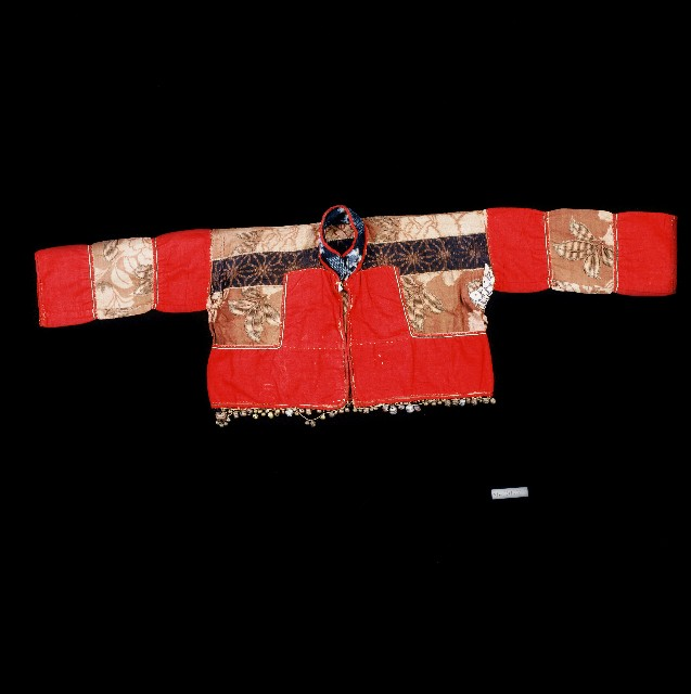 圖1：賽德克族女子長袖短衣（本館館藏，登錄號：19970011280）