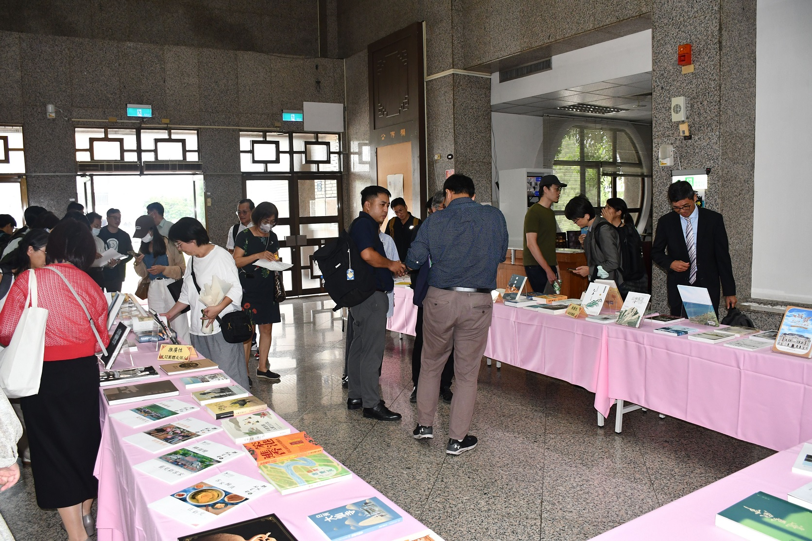 圖21：得獎書刊展示