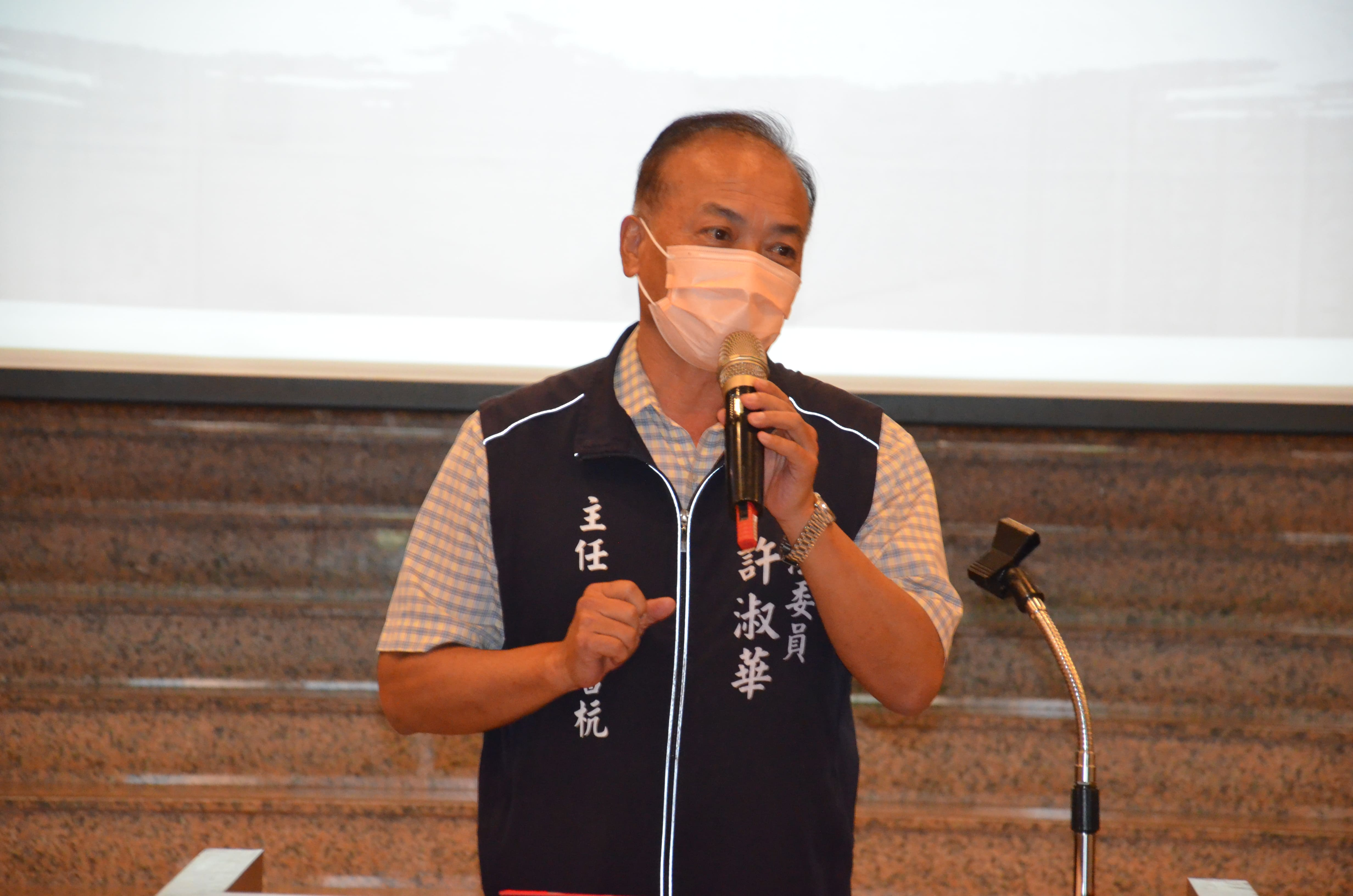 圖4：貴賓致詞 許淑華立委辦公室黃書杭主任