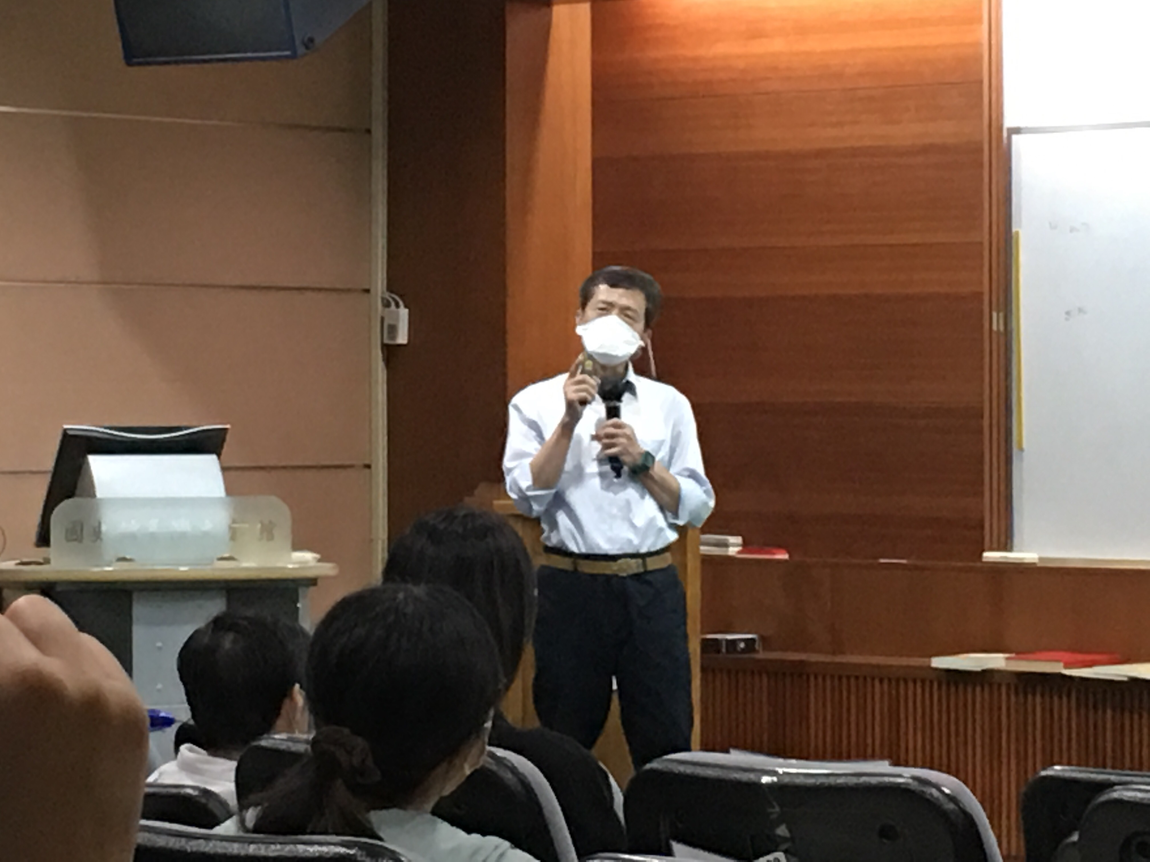 圖7：石瑞彬編纂演講