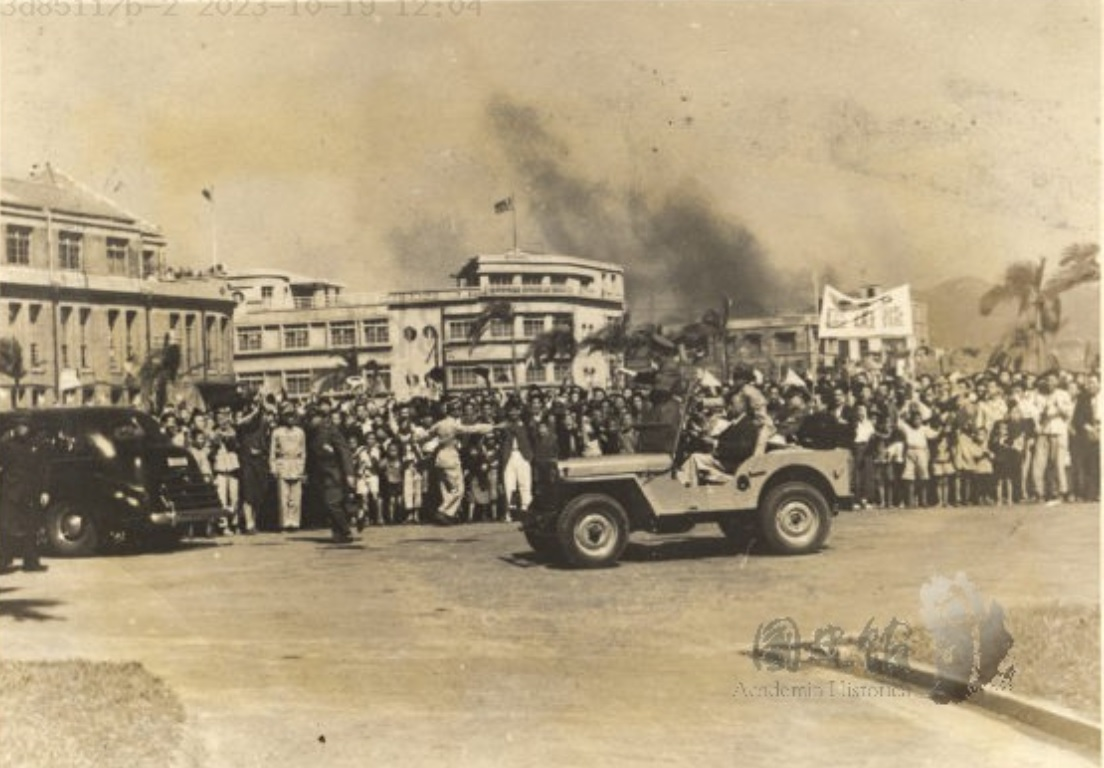 圖7：蔣中正抵達臺北中山堂，資料來源：〈總統蔣公影輯—巡視參觀 （一）〉，《蔣中正總統文物》，國史館藏，數位典藏號：002-050103-00001-122