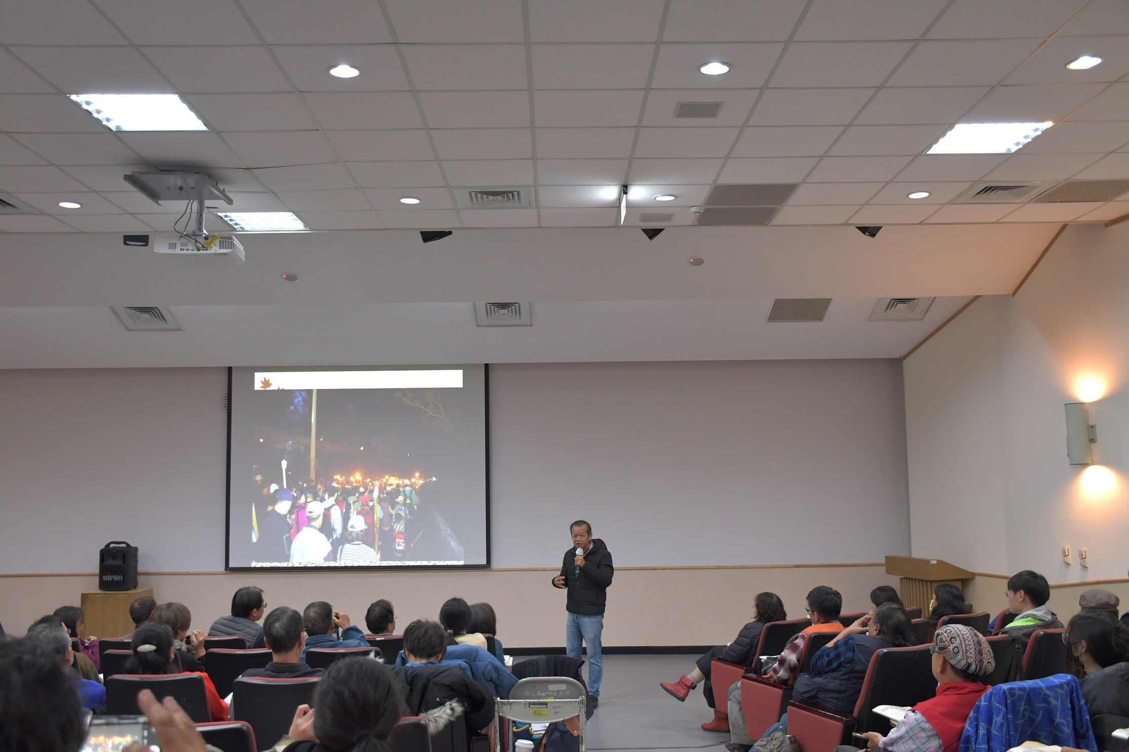 圖4：林茂賢老師主講「臺灣的年俗與元宵節」