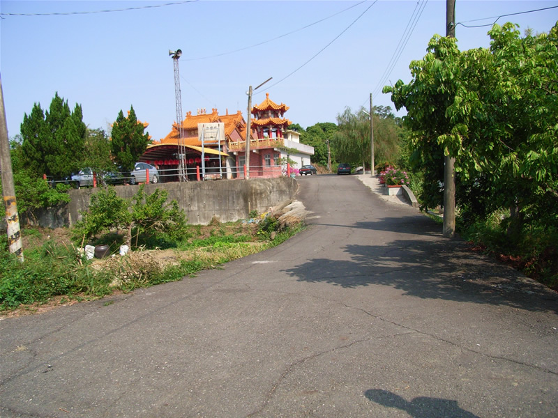 寶興宮（石碑放置於擋土牆前路邊）