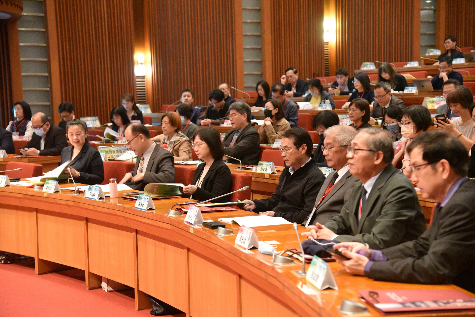 圖4：黃宏森館長（前排右2）出席發布會