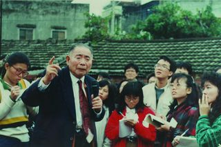 本館故前主委林衡道(林熊祥之子)帶領學員古蹟勘考