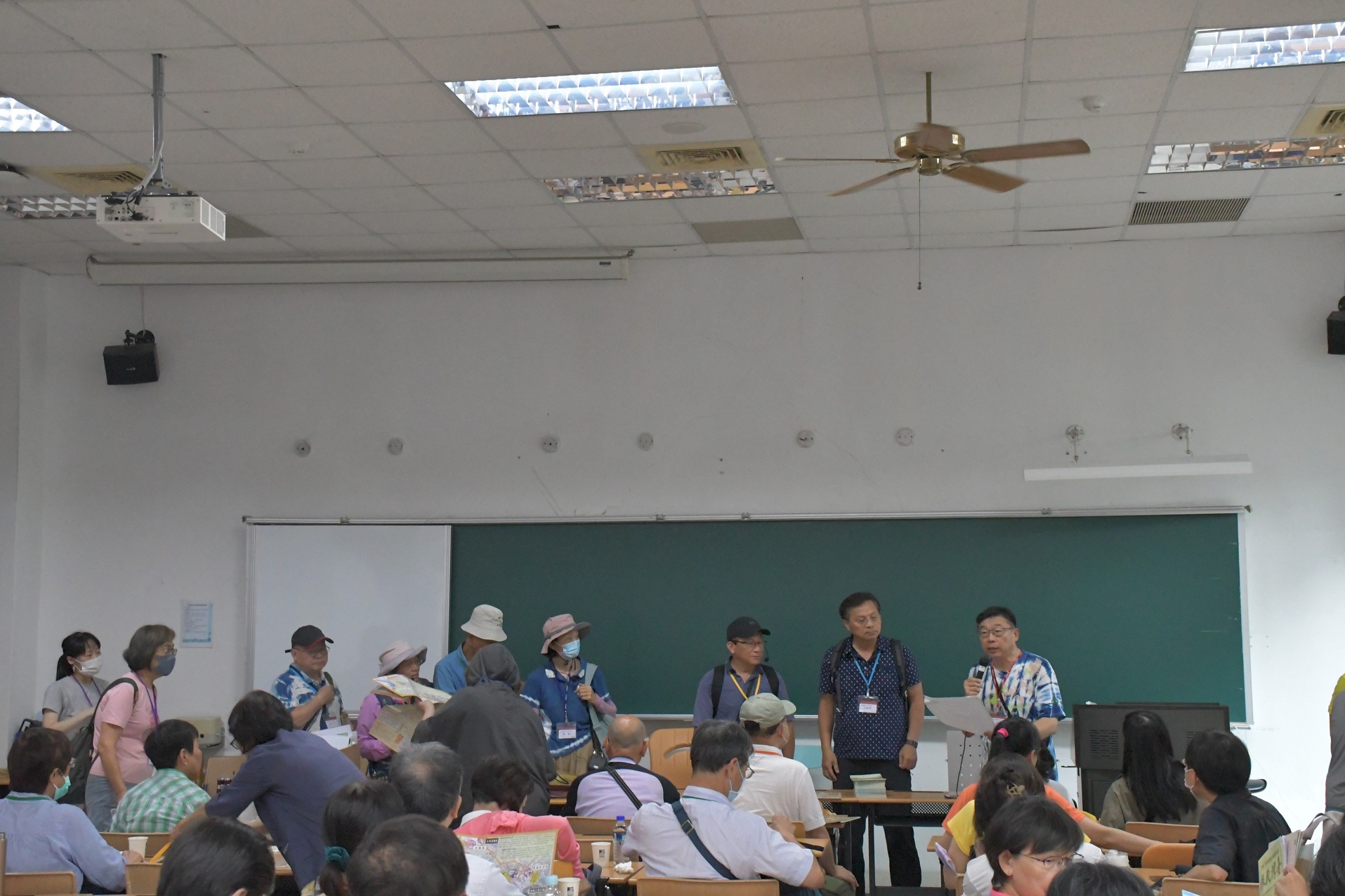 圖12：介紹7位走讀老師及學員分組