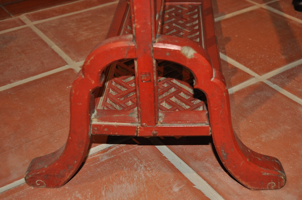 圖2：外張外撇底座