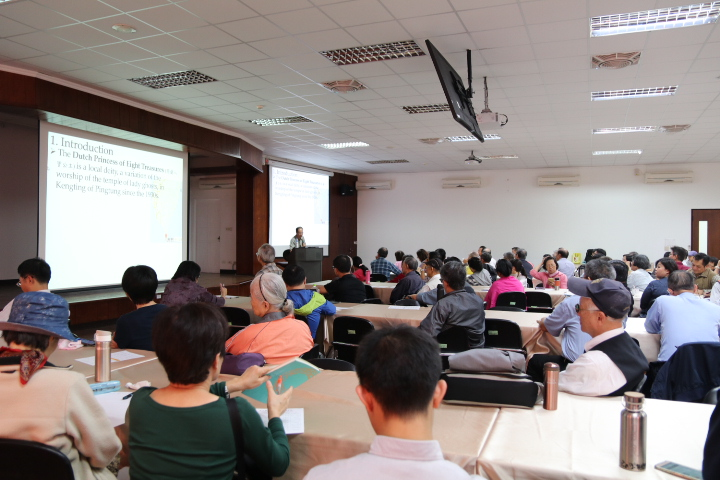 圖3：康培德教授演講，專心聽講