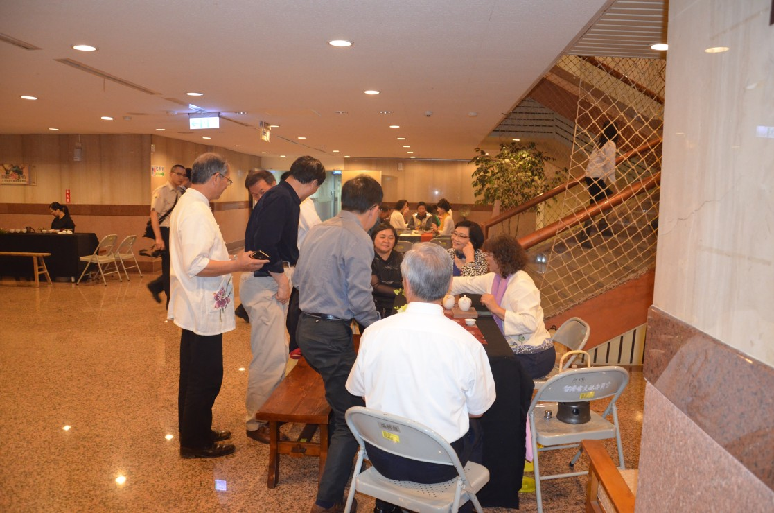 圖10：南投縣文化資產學會提供茶席以供來賓品茗之2