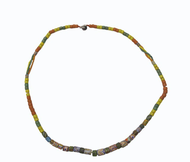 圖2：排灣族單串多彩琉璃珠項鍊2（本館館藏，登錄號19970011427）